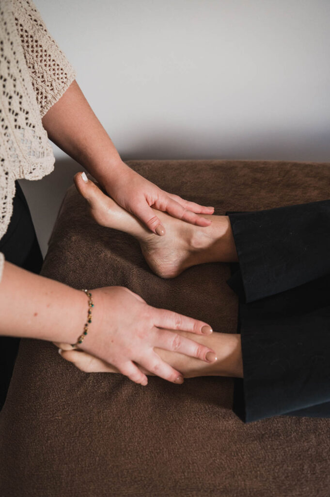 Detail van Silke tijdens haar Reiki sessie